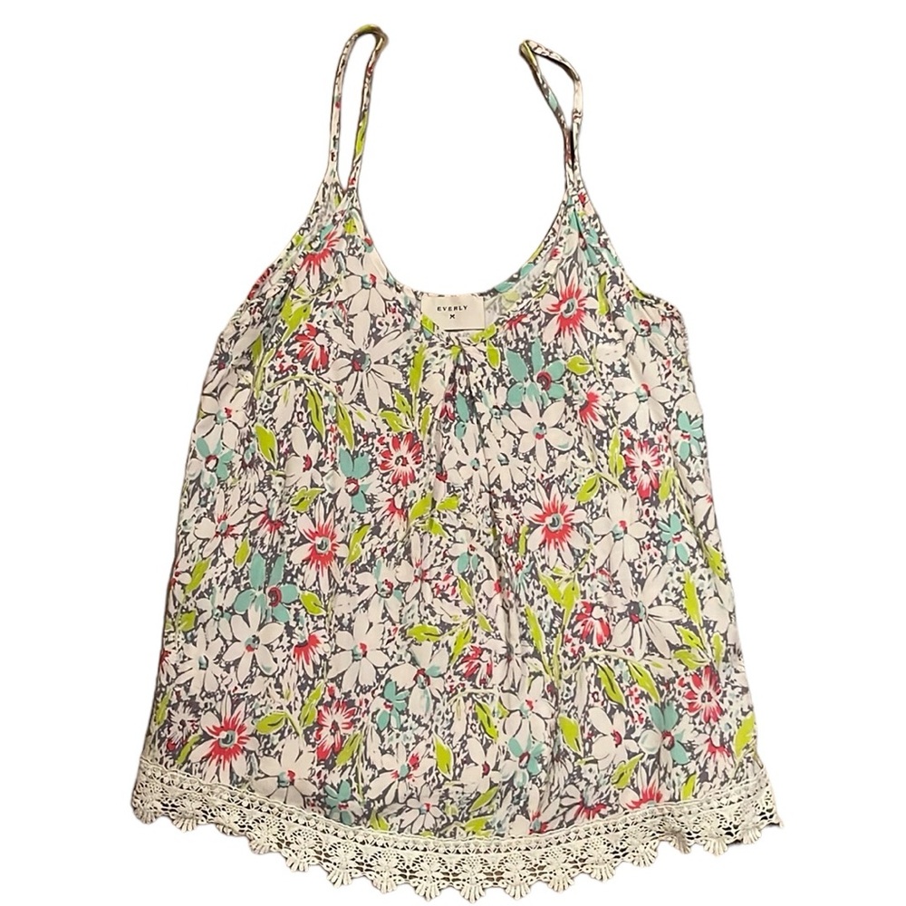 Everly Floral Top Cami With Crochet Bottom Trim Size Small